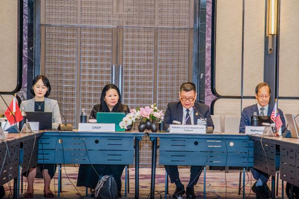 Left to right, Dr. Dechen Tsering, Mr. Chirapong Kuhakanchana, Dr. Toshimasa Ohara